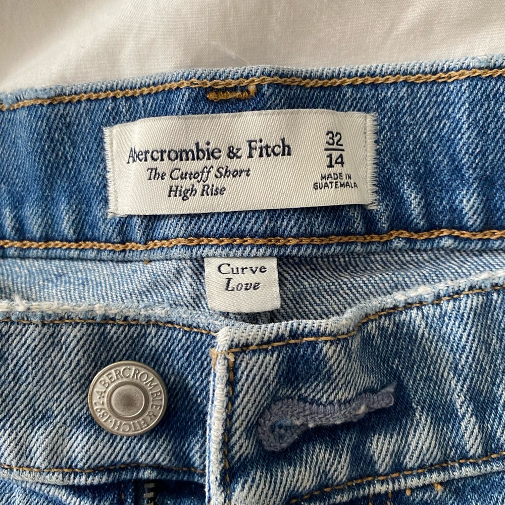 Abercrombie & Fitch🐞 AF NWOT Curve Love High Rise Cutoff Short in 32 / 14 - Picture 5 of 5